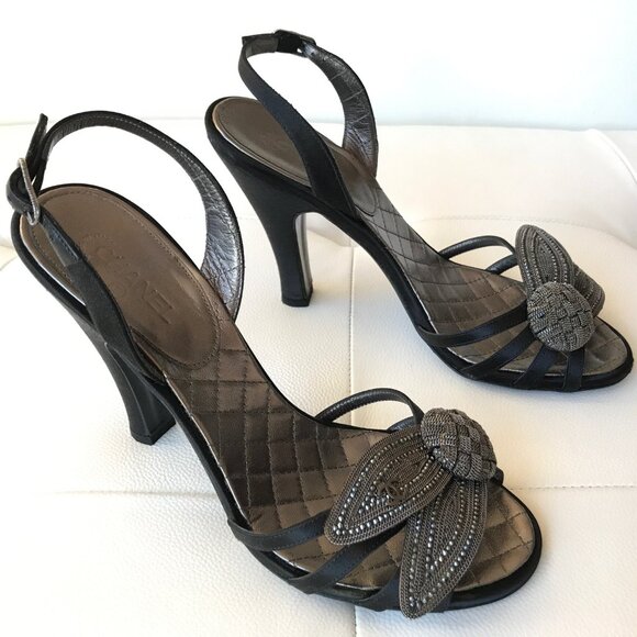 CHANEL BLACK SATIN SLINGBACKS CC LOGO CAMELLIA PETALS 38.5 CHAIN STRASS WEDDING - Picture 2 of 16